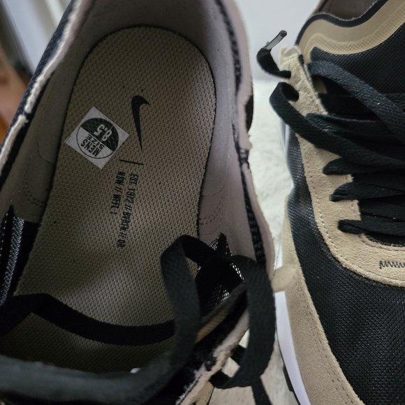 Nike Black and Tan Sneakers with Suede Upper - Picture 5 of 7